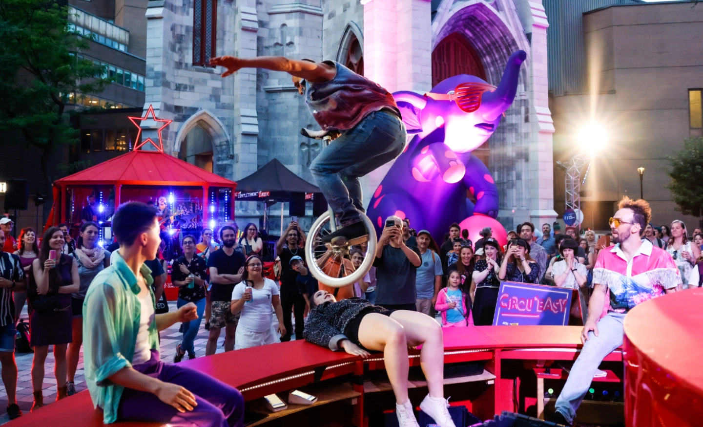 Montréal Complètement Cirque 2026 : quand la ville devient un immense terrain de jeu